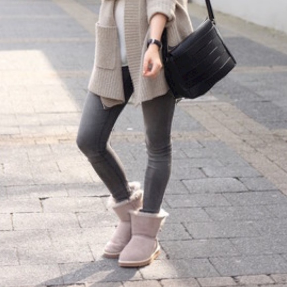 UGG Shoes - UGG Remora w/Ash